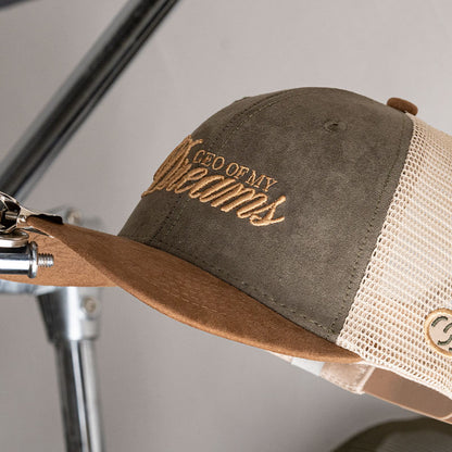 CEO OF MY DREAMS - TRUCKER VERDE MILITAR CON CAFE